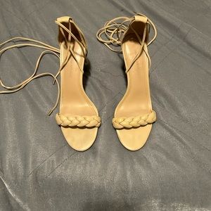 Banana Republic size 6 cream/beige high heel sandals